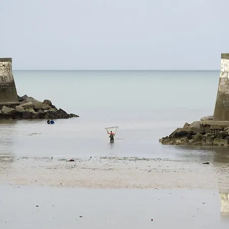Un Bateau Sous Mon Transat By Les Filles Du Bord De Mer, Maison Haut De Gamme Front De Mer Nyaraló *