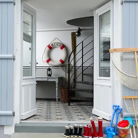 Un Bateau Sous Mon Transat By Les Filles Du Bord De Mer, Maison Haut De Gamme Front De Mer *