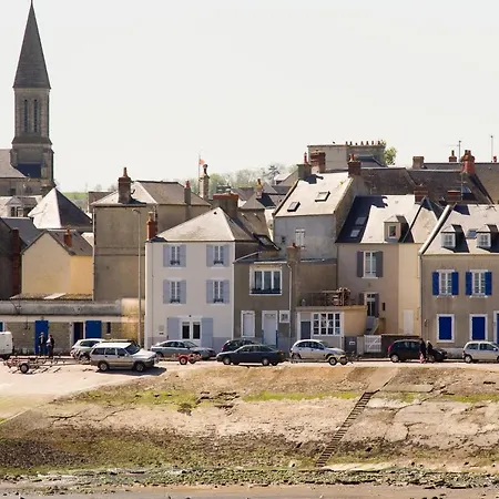 Un Bateau Sous Mon Transat By Les Filles Du Bord De Mer, Maison Haut De Gamme Front De Mer *